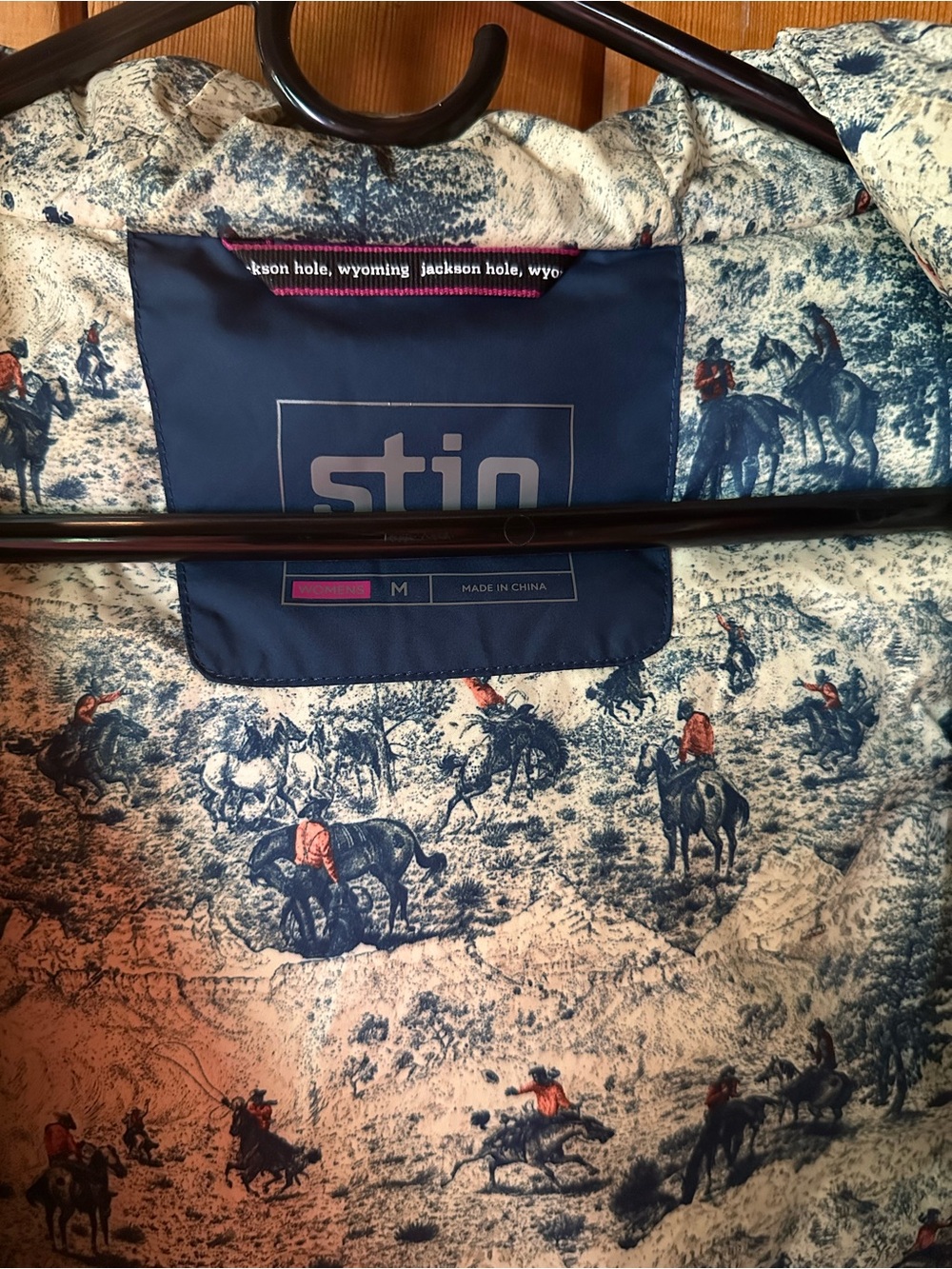 Stio Women’s Navy and Olive Woodson Down Vest size M - Picture 5 of 5